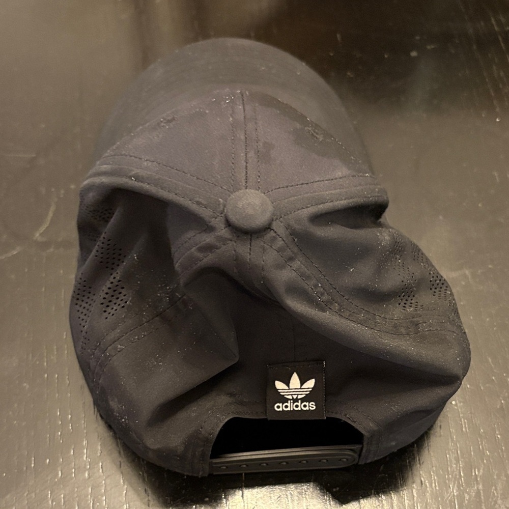 Adidas Classic Black and White Cap - Picture 2 of 3
